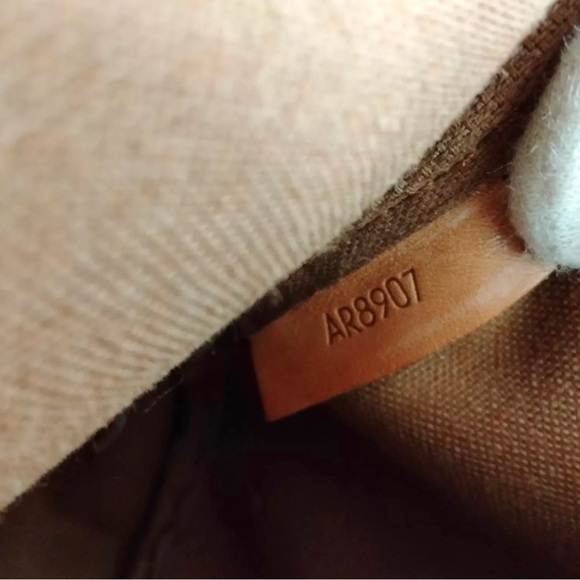 🏆💎💯 Louis Vuitton Crossbody Saumur 30 Brown Monogram AR8907 - Picture 8 of 8